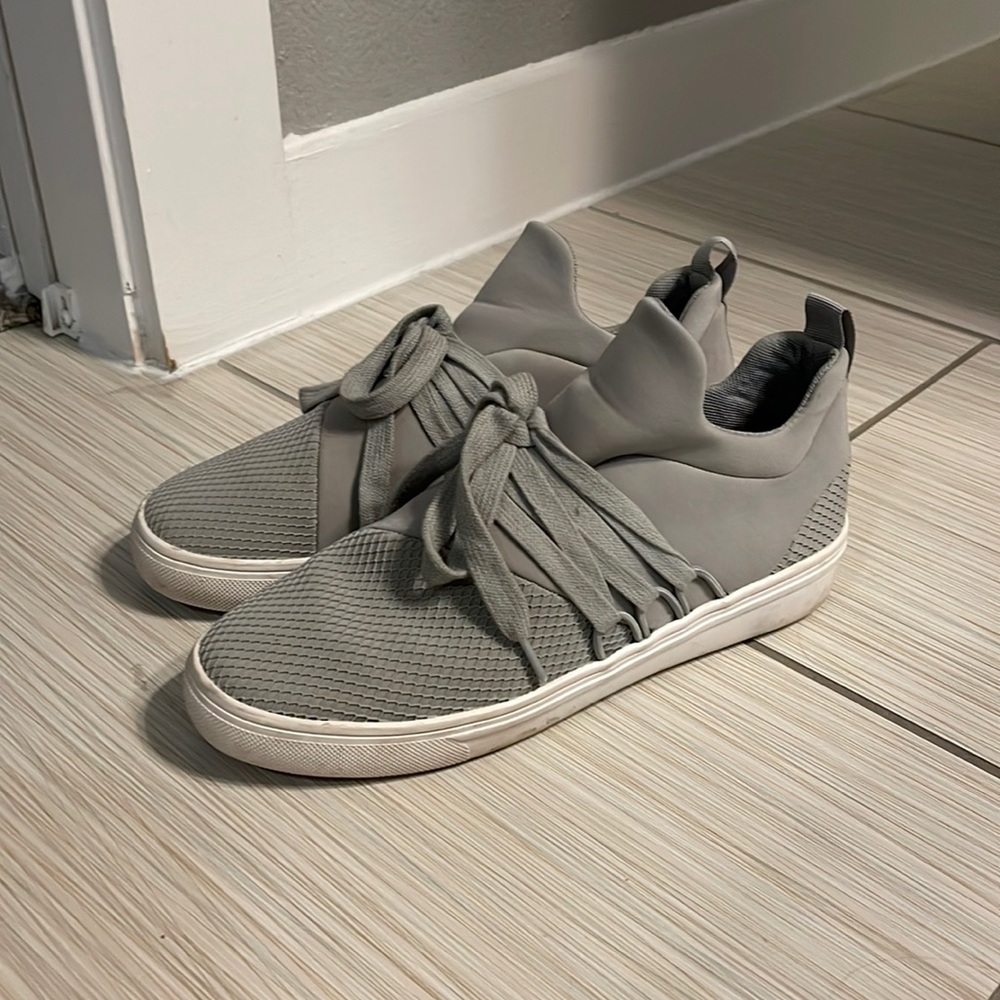 Steve Madden lace up sneakers